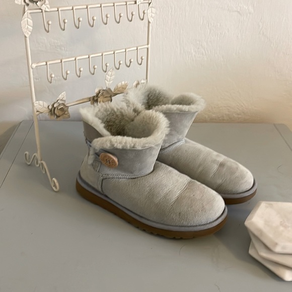 Mini Bailey Button II Genuine Shearling Boot (Size 6, EU 37) Baby Blue - Picture 2 of 7